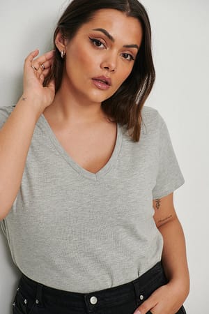Grey Melange T-skjorte i organisk bomull med V-hals