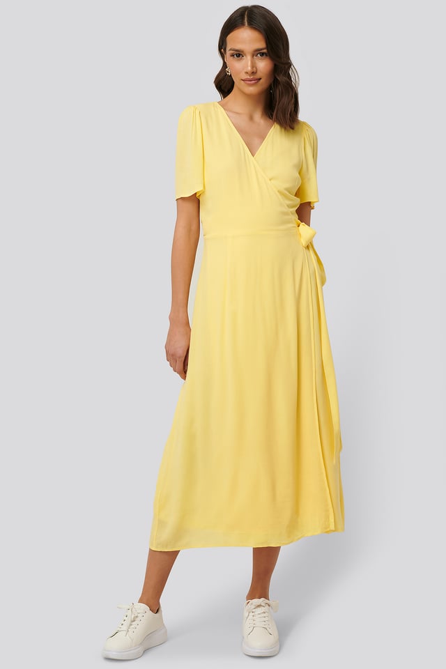 Maksimekko Limittäisellä Muotoilulla Yellow