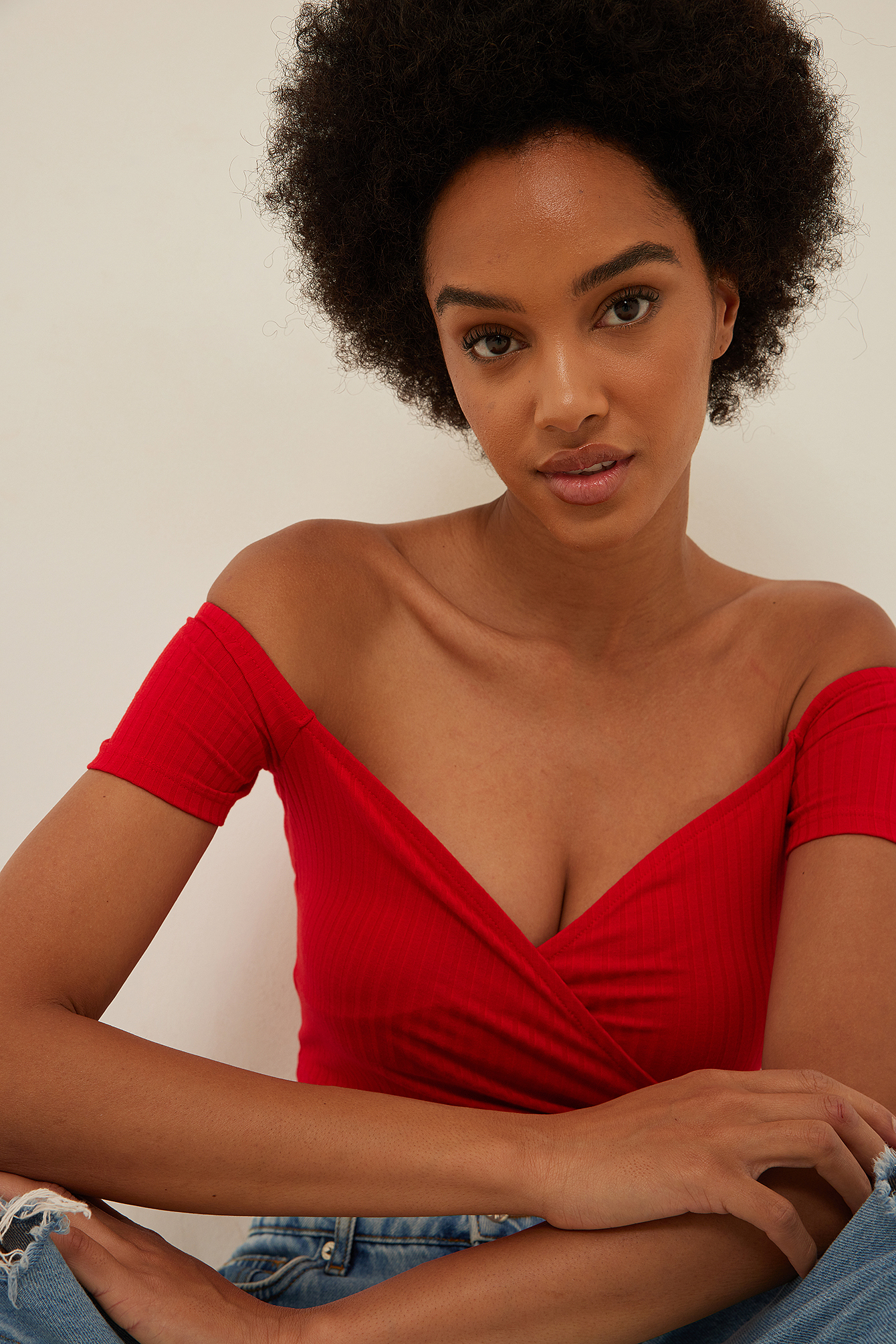 NA-KD Top Camicia Donna Con Spalle Imbottite E Scollo Alto - Vestibilità Dritta