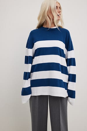 White/Navy Oversized strikket genser med brede striper