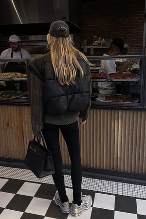 Black Steppweste mit Taschendetail