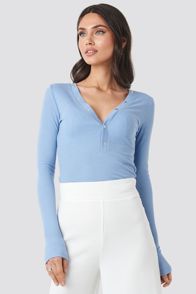 Neuletoppi Painonapeilla Dusty Light blue