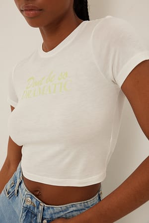 White Baby-t-paita printillä