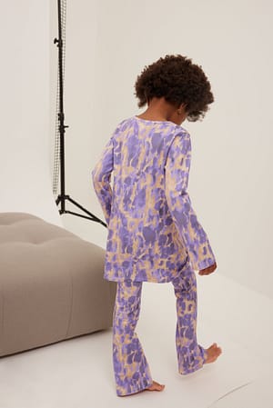 Lilac Print Rozkloszowane spodnie z nadrukiem