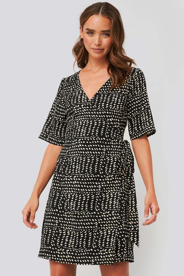 Mekko Limittäisellä Muotoilulla Black