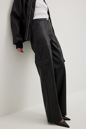 Black Pantalon cargo en faux cuir