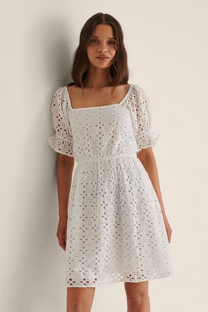 White Kleid mit Puffärmeln
