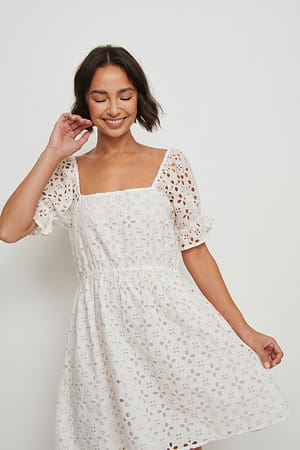 White/Beige Kleid mit Puffärmeln