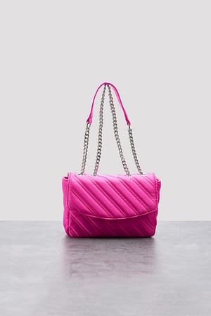 Strong Pink Kviltet taske i satin med kæde