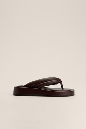 Dark Brown Kviltede sandaler