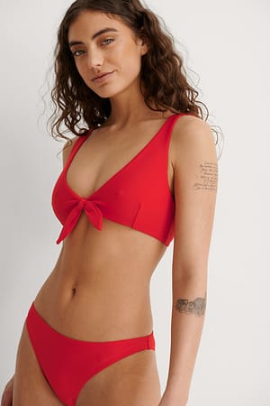 pakke Tung lastbil Goodwill Klassisk bikinitrusse i genanvendt materiale Rød | NA-KD