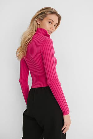Ribbed High Neck Zipped Knitted Sweater Pink | NA-KD
