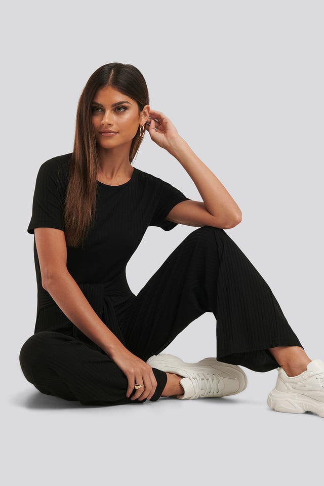 Ribbestrikket Jumpsuit Med Knytting I Midjen Black