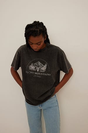 Black Oversized Rocky Mountains t-skjorte