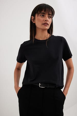 Black Rundhals T-Shirt aus Baumwolle