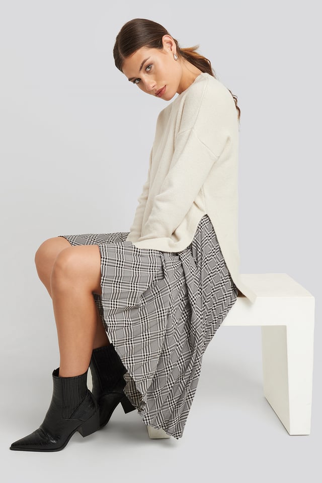 Round Neck Side Split Sweater Beige