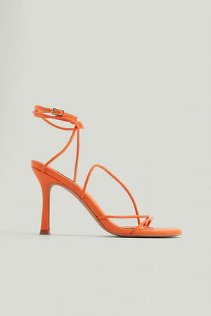 Orange Høyhælte sko med rund tå og stropper