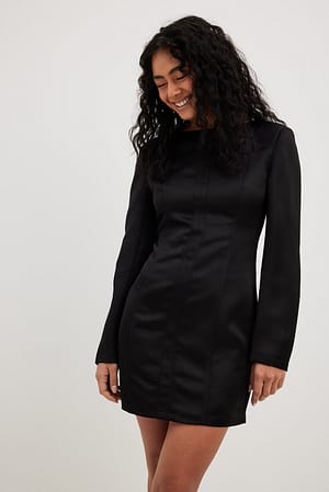 Black Satynowa sukienka mini z ozdobnymi szwami