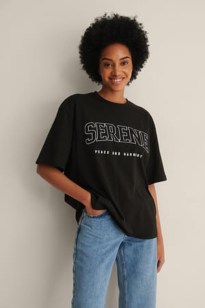 Black T-shirt met print Serene