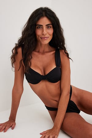 Black Drapierter glänzender Bikini-BH mit breiten Trägern