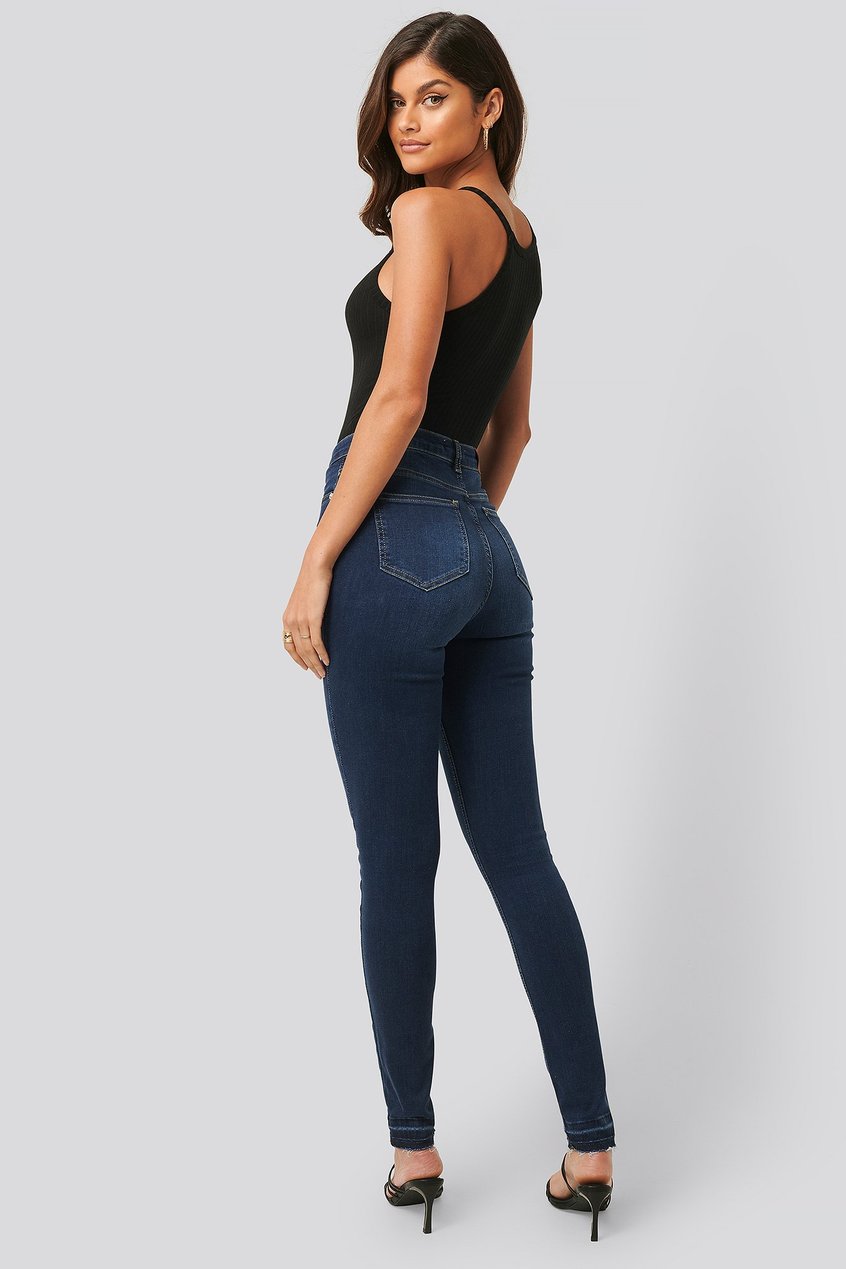 Jeans High Waisted Jeans | Skinny Jeans mit hoher Taille und grobem Saum - QE58440