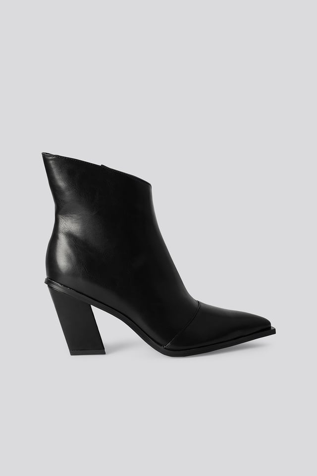 Slanted Heel Toe Detail Boots Black