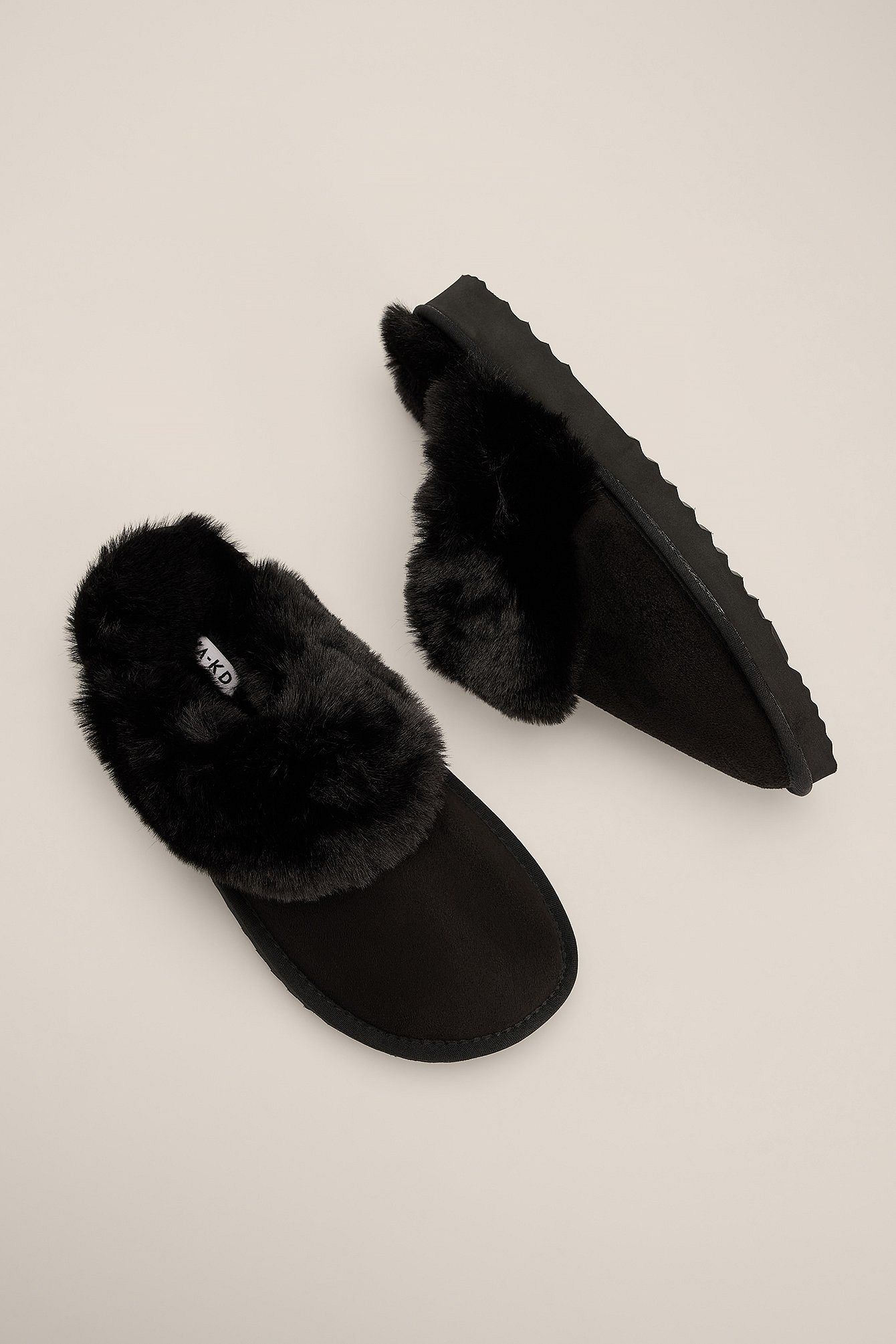 na-kd.com | Zachte teddy slippers