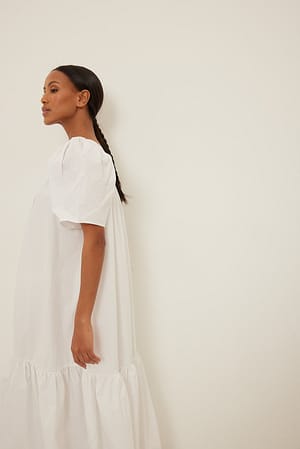 White Organisches Baumwoll-Kleid mit eckigem Ausschnitt
