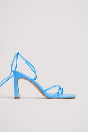 Blue Høyhælte sko med stropper og firkantet tå