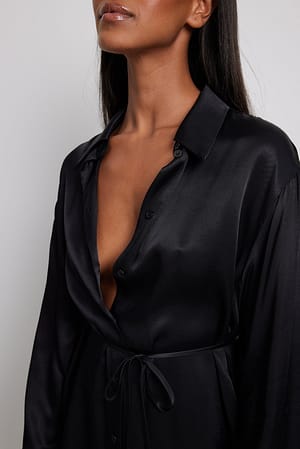 Black Skjorte i sateng med bånddetaljer