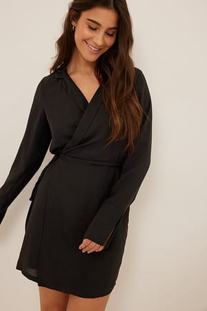 Black Recyklingowana kopertowa sukienka mini