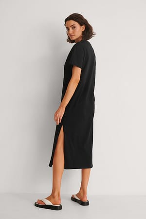 Black Ekologiczna sukienka z rozcięciem o fasonie T-shirta