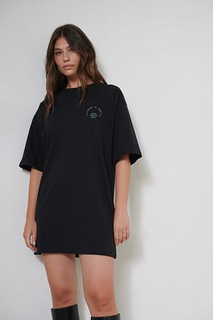 Black T-Shirt-Kleid