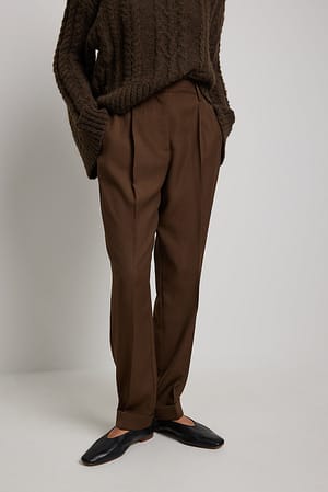 Brown Dopasowane spodnie garniturowe z zakładkami