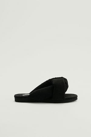 Black Slippers mit Knotendetail