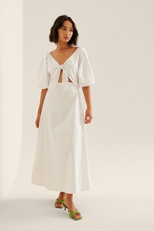 White Ekologisk klänning med knytdetalj fram