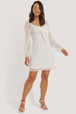 White Kleid Mit Schnürdetail Vorne