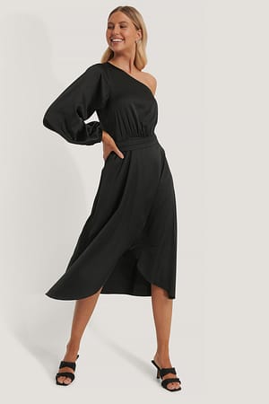 Black Kleid mit Schnürung in Taille