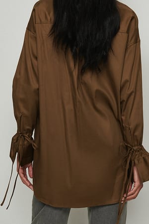Brown Skjorte med bindebånd på ærmer