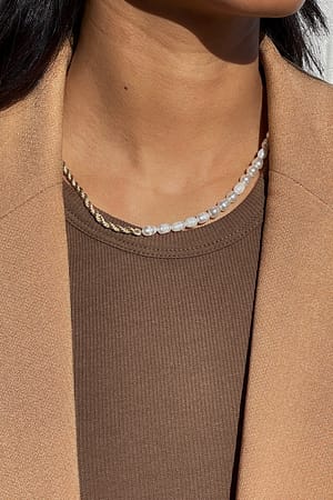 White/Gold Collar trenzado con mezcla de Perlas