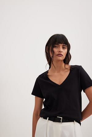 Black Camiseta de algodón orgánico con escote en V