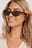 Solbriller I Genanvendt Materiale Med Bred Dråbeformet Retroform