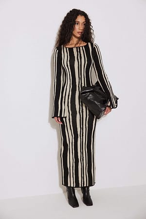 Beige/Black Stripe Dzianinowa sukienka maxi z szerokimi rękawami