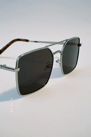 Black/Silver Recycelte Wide Wire Frame Sonnenbrille
