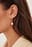 Øreringe af metaltråd med perle