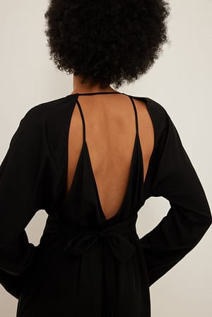 Black Minikleid mit Wickeldetail vorne und Rückenausschnitt