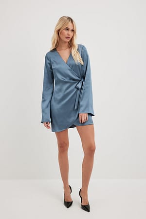 Blue Slå-om-kjole i satin