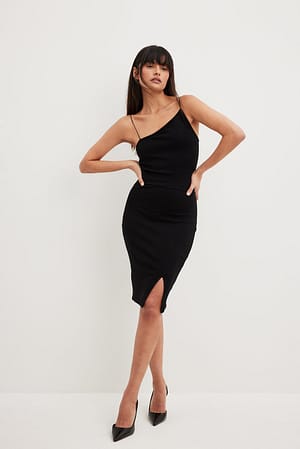 Black Asymmetrisches kurzes Kleid mit dünnen Trägern