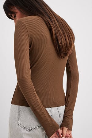 Brown Ribbstickad tröja med halvpolo och lång ärm