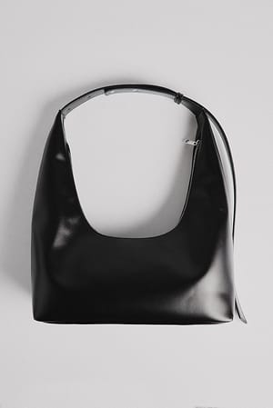 Oblong Shoulder Bag Black | NA-KD